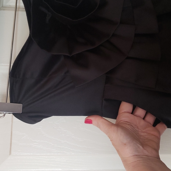 SOLEMIO Black Satin Strapless Rosette Mini Dress EXTRA SMALL - Picture 9 of 14